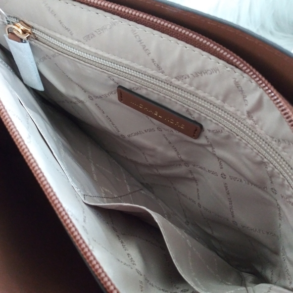 NWT MICHAEL KORS AUSTEN MEDIUM SATCHEL HANDBAG - Picture 3 of 8